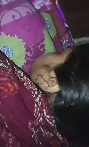 Isteri bengali berpantat besar berkongkek dubur dengan suami sesatnya
