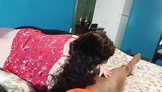 Lynn si cewek nakal pantat bahenol lagi asik nyepong kontol