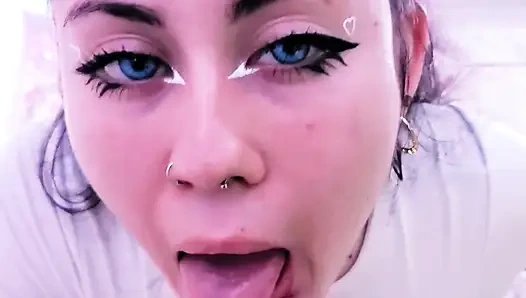 Üniversiteli kız dherlydoll yarağımı çok lezzetli emiyor ve çok eğleniyor