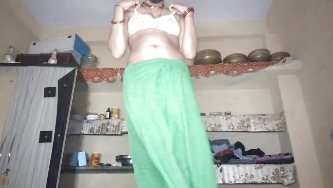 Indian bhabhi showing  new video hd