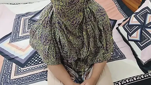 I found the master's wife alone and fucked her. Part 2