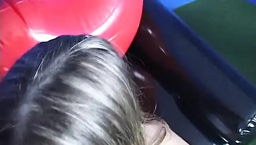 Süße schlampe lutscht schwanz in pov