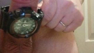 Masturbación con la mano con reloj wifey