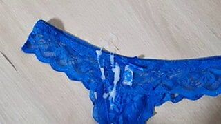 Сперма на синих трусиках для девушек