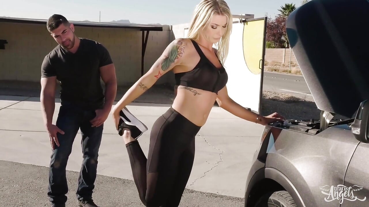 Blonde Aubrey Kate membantu Damien & Mengambil batang puratanya untuk kongkek dubur deepthroat