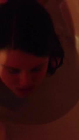 Short facial clip
