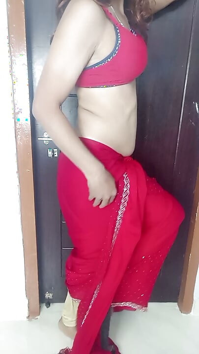 Indian hot stepmom wearing sexy red bra and satin saree