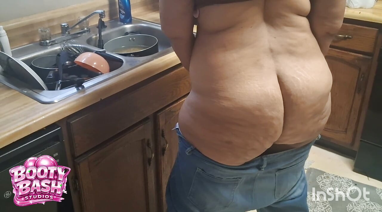 JAMAL ANAL KING FILMS ANAL QUEEN DAILY SO YOU CAN SEE HER PHAT JUICY ASS