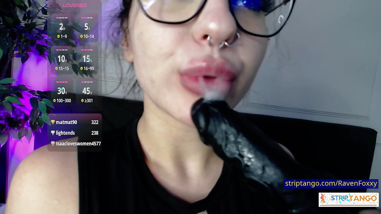 RavenFoxxy arată ca o problemă și știe exact cum să o folosească