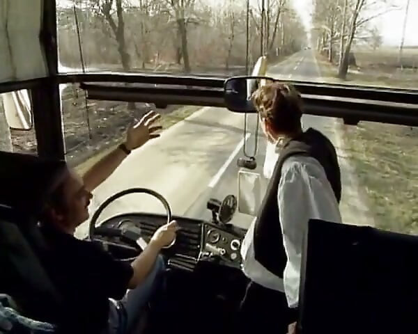 Denna franska brud blev anal knullad i buss