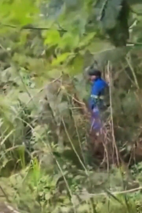 Worker Fucks in the Bush Strangers