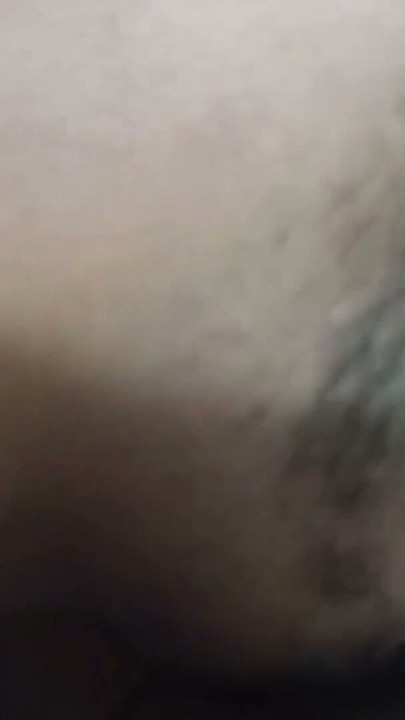 我的繼兄在聽到我和男友的火辣視頻通話後給了我大雞巴 | 短片 1
