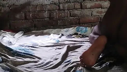 Sexy desi bhabhi ko din me thukai