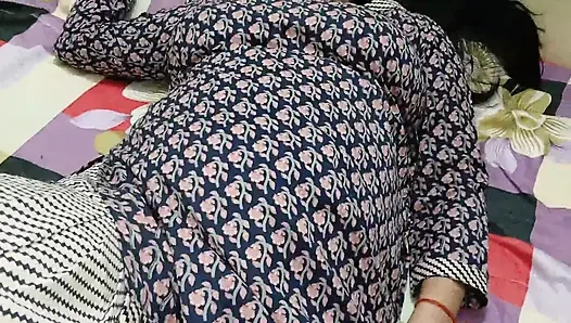 Мачеха затеяла сексом после массажа ног