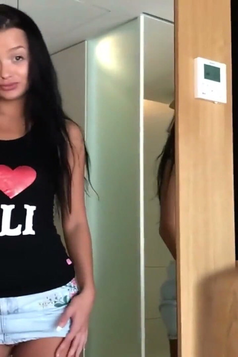 Johntronx - Futând o gagică albă superbă în Bali în stil POV