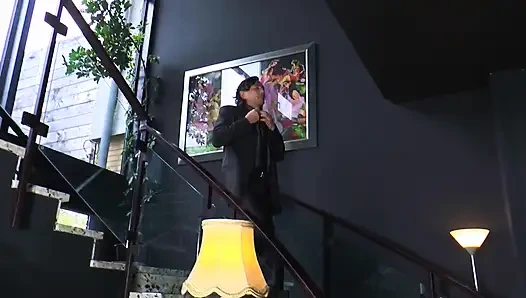 Si cewek rambut pirang dengan toket besar alami - close-up slow-mo dientot habis-habisan sampai matanya merem melek