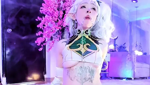 Petite nahida play whit gagtoy