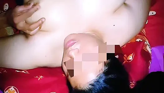 Enak Banget Di Entot Sambil Di Mainin Puting Nya. Sampai Aku Orgasme