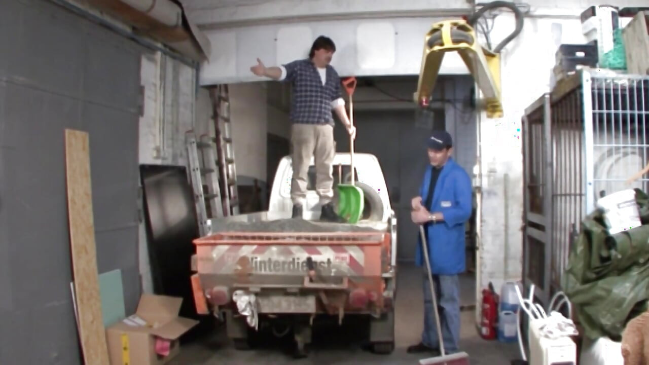 ब्लोिंग भी विंटर सर्विस का हिस्सा है