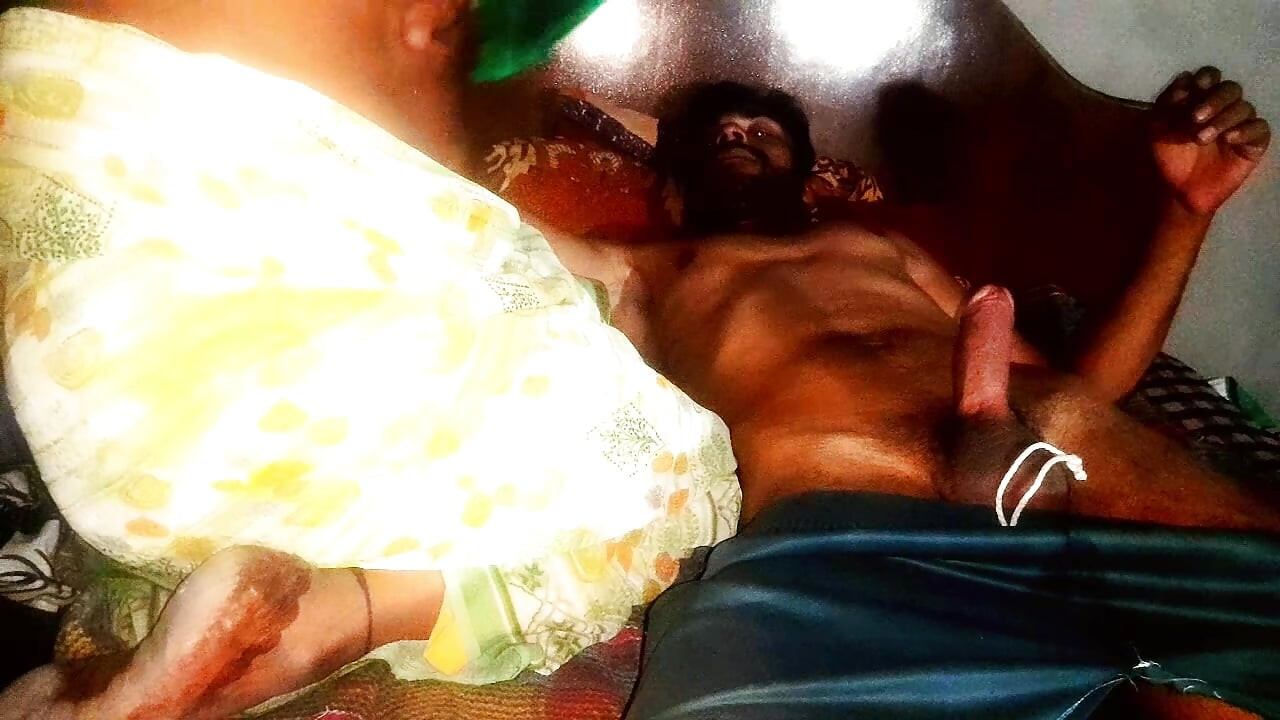Mujhe sota hua dekh achanak sali ka mud bana chudai ka jabardast chudai ki