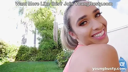 Aku bisa taruh kakiku di belakang punggungku saat kita ngentot! Briana moon si cewek biseks di youngbusty