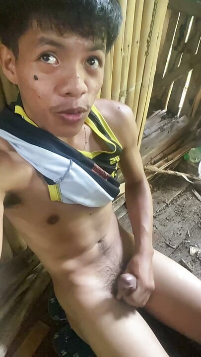Outdoor Pinoy Twink Hook up- Wanking, Deep Blowjob & Mouth Cumshot