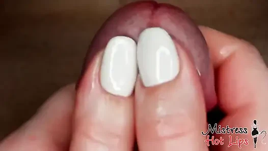 Cewek sange ini lagi asik muasin lubang pantatnya pakai stoking tembus sperma sampai dia crot banyak banget