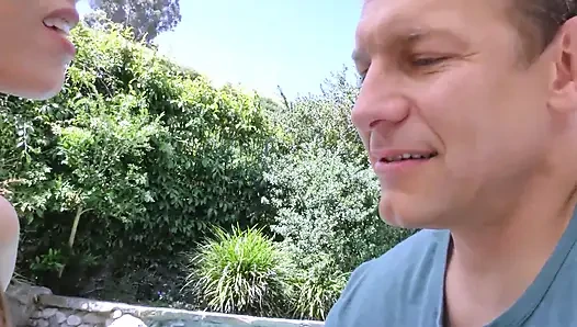 Squirting schlampe am pool in sperma und säften getränkt