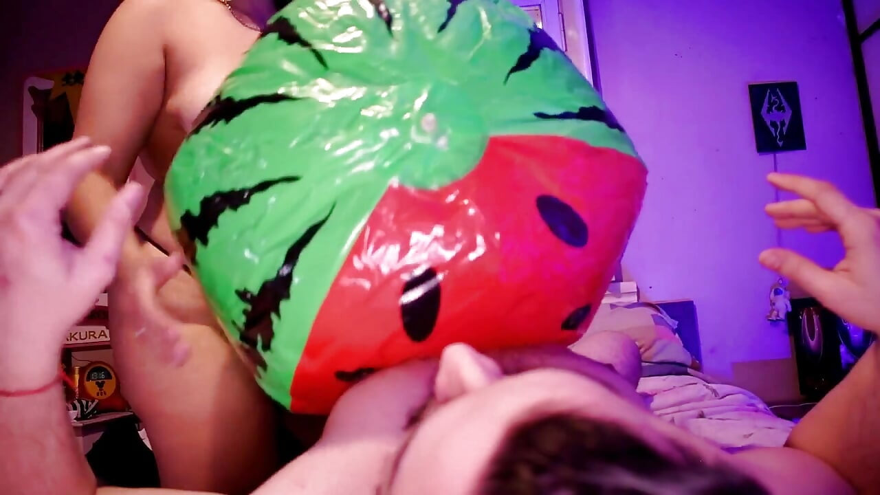 Beachball Boy Vs Balloon Girl Ends in Sex - Bunny Looner