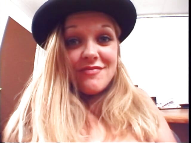 Gorgous Blonde with Big Natural Melons Gums It to Pass Successfully Eligible Negotiation
