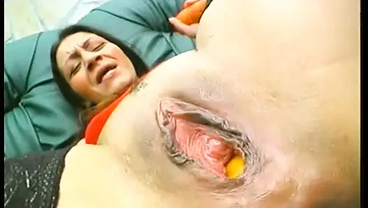 Brunette mature slut wearing stockings while drilling her holes with food and huge candle