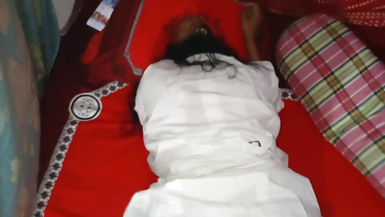 Fodi um médico de Bangladesh com força e até a fodi na bunda.