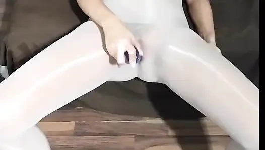 Yeni Dikişsiz Külotlu Çorabımla Sert Oynuyor Ve Fışkırtıyor