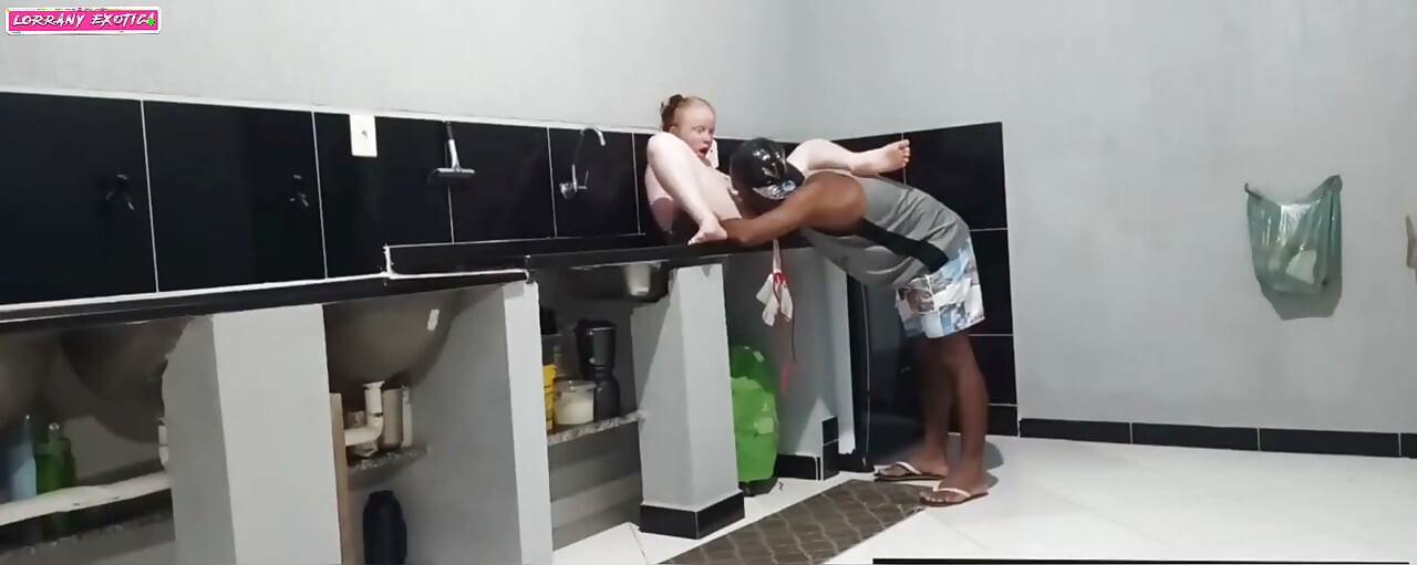 I had sex with a delivery rider and made him fuck me with a lot of sex until he squirted all his sperm on me