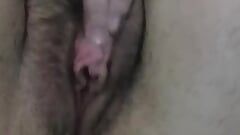 Transsexual ftm FreakyKodi cu clitor mare tachinându-se, atingându-și cu degetul pizda umedă