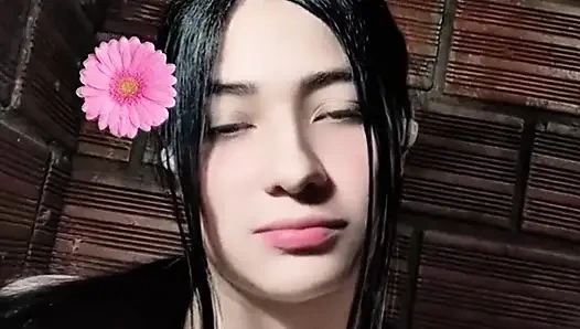 Colombian influencer masturbates for her fans
