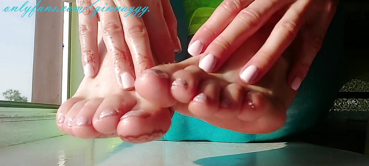 Foot Massage Wet Feet Slippery Toes Light Foot Strokes Beautiful Nails Pedicure Sexy Ginnagg