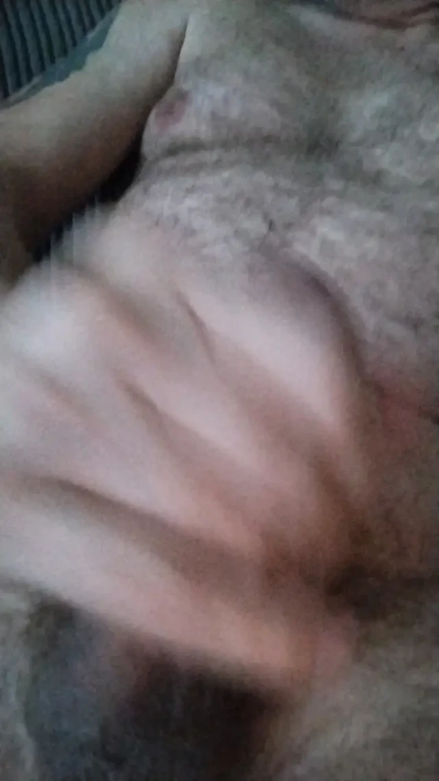Quick wank - Hairy UK man plays
