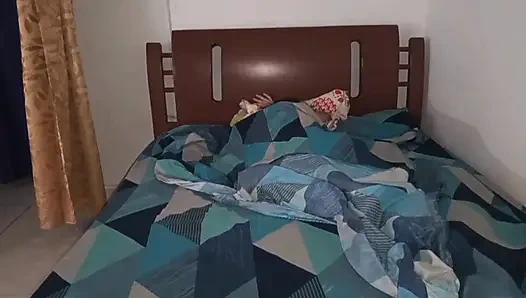 Indische reife Frau fickt in ihrem Haus in Bombay mit ihrem Liebhaber, einem Thailänder,