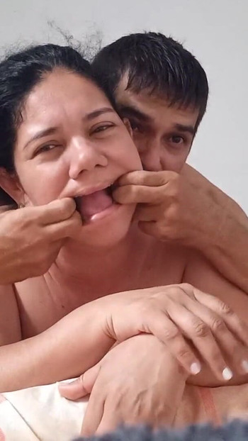 Detik ikonik dari "Hisap deepthroat yang sangat baik"