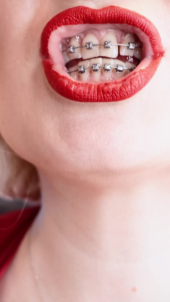 Morate podijeliti trenutak iz "MILF Maćeha zavodi te u spandexu, pokazujući dlakavu pičku. Prljave priče o zadirkivanju od strane zaobljene vruće pin up"
