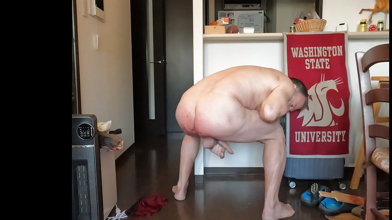 Post sculacciata sega e sborrata