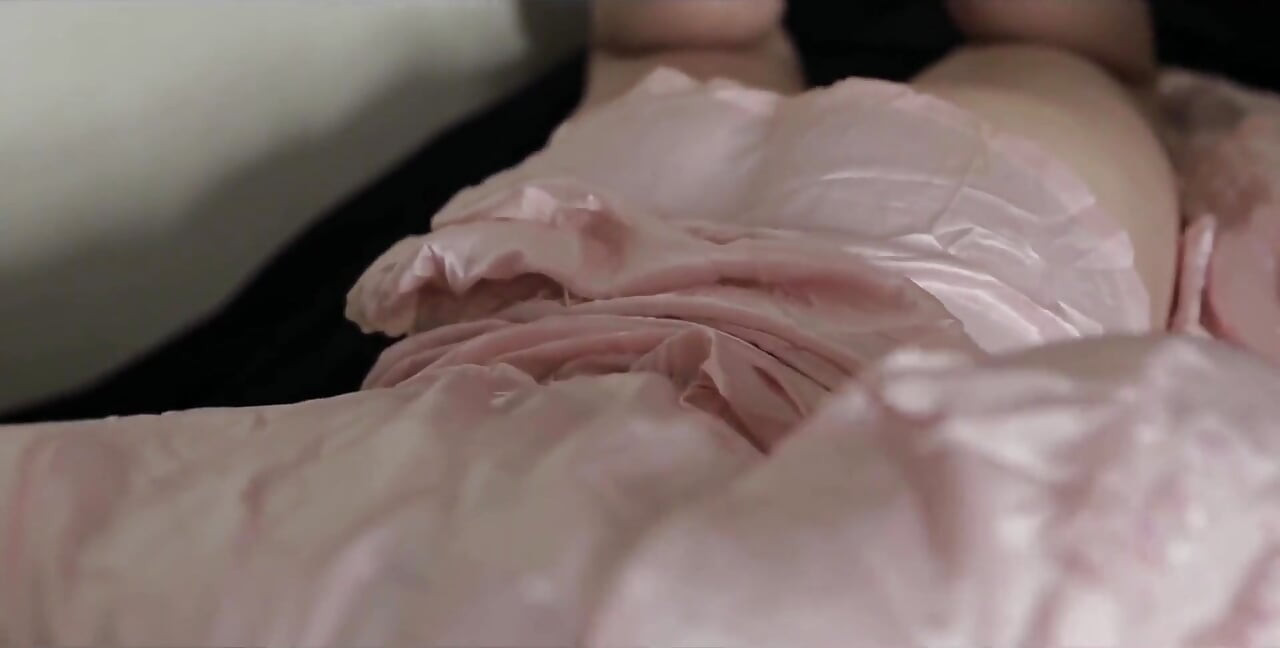 Indo Tobrut Cuntok Wearing a Sexy Satin Robe Showing off Her Pussy and Masturbation