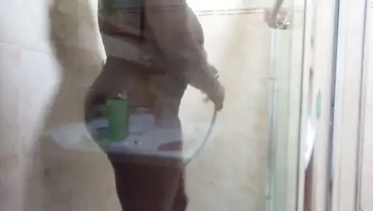 Getting All Clean and Nice, Ready to Give Head to Someone Who Knows How to Really Fuck.