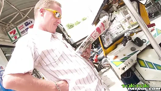 Stunning Thai knows how to pleasure