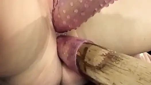 Olgun esmer orta yaşlı seksi kadın büyük zenci yarağı ve büyük oyuncaklar tarafından genişletiliyor