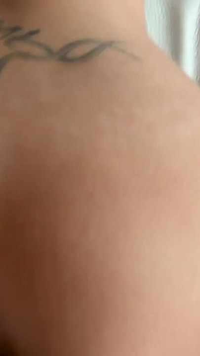 زوجين ساخنين الرومانسية المنزلية التي تحب footjob وأكثر من ذلك! | مقطع 3