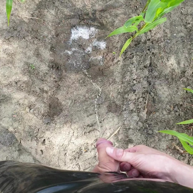 OUTDOOR RUBBERPISS 1