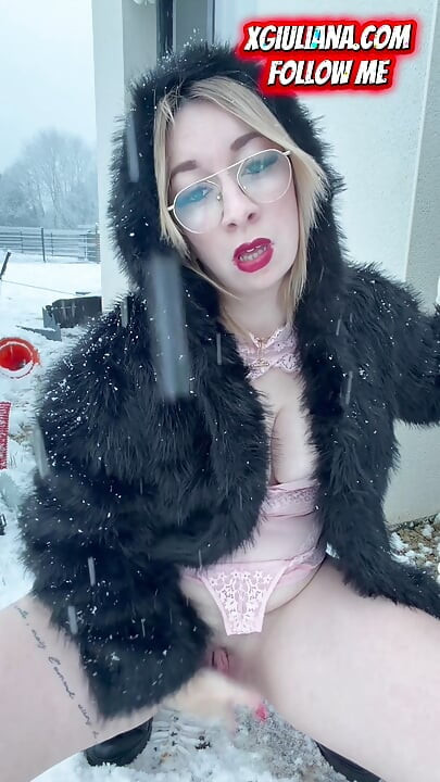 Giuliana this dildo and this feels good under the Normandy snow