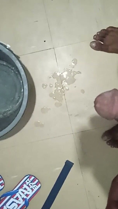 Jim, doğum gününü kutlamak ve sizi de memnun etmek için 25 gün boyunca mastürbasyon yapacak! 1. Gün | Klip 1